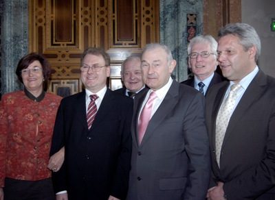 50-jähriges Jubiläum der AGSV Bayern Von links nach rechts: Sozialministerin Christa Stewens, Wolfgang Kurzer, Wolfgang Heißerer, Ministerpräsident Dr. Günther Beckstein, Sigbert Mantel, Robert Kasseckert (2008)